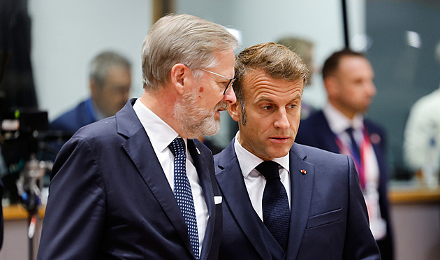 Fiala se na summitu EU ukázal se skvrnou v obličeji. Důvod vysvětlil