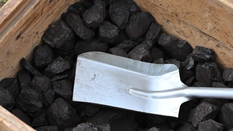 Reputační problém, pokuty nebo utnutí dotací. Jak EU ztrestá Česko za odmítnutí povolenek?