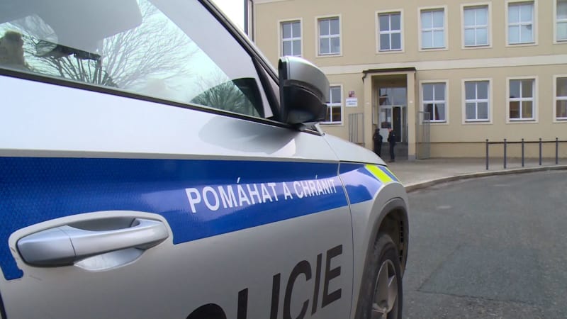 Smrtelná nehoda na Žďársku: Střet náklaďáku s autem nepřežil jeden člověk, dva se zranili