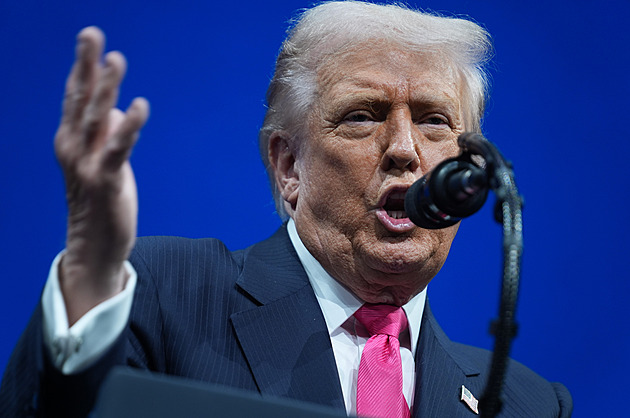 Co dokumenty skrývají? Trump podepsal zákon o odtajnění Epsteinových spisů