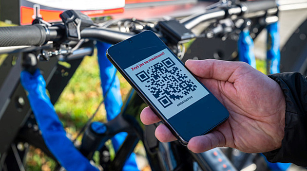 Kolo před zloději ochrání QR kód. Karviná jako první zkouší speciální stojan