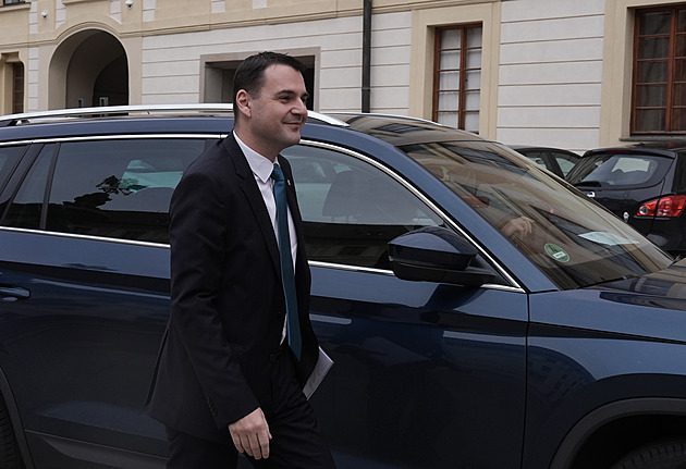 Začíná rozhodující bitva o Turka. Šéf Motoristů Macinka dorazil na Hrad