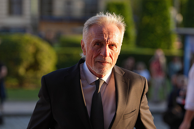 Rakovina slinivky nemá být tabu, promluvil Topolánek o své nemoci