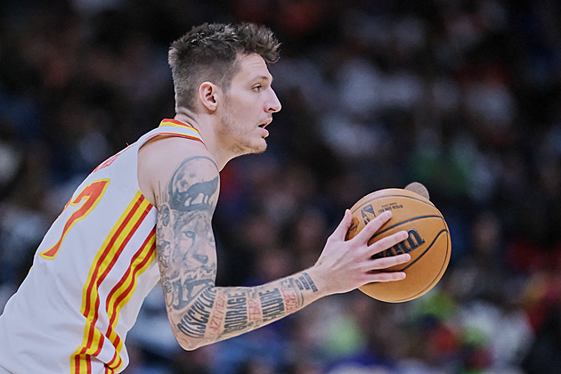 Sedm trojek a další povedený výkon v NBA. Krejčí 21 body pomohl Atlantě k výhře