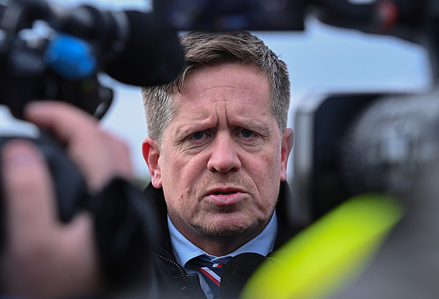 Kriminalisté se zajímají také o šéfa ŘSD Mátla, přišli si pro mobily i SIM karty