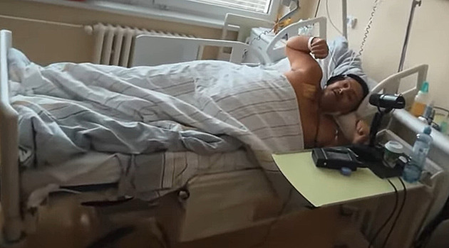 Mareš strávil další noc u Hezuckého, situaci nazval setrvalým stavem