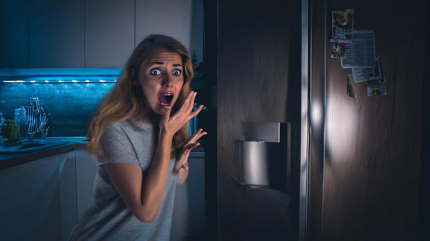 Ženu vyděsila reklama na ledničce s jejím jménem, skončila na psychiatrii