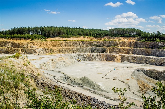 Zavážet, nebo zatopit. V Ševětíně řeší úpravy plánů na využití vytěženého lomu