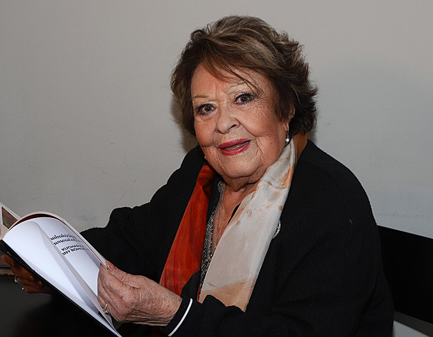 Je to krásně vyžehlené miminko, popsala Jiřina Bohdalová svého pravnuka