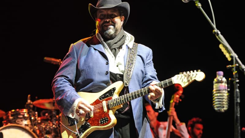 Zemřel frontman známé kapely Mavericks. Raulu Malovi bylo 60 let