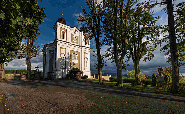 Vintíř i Prokop budou z betonu. Bezděkov ukázal vítězné sochy pro kostel
