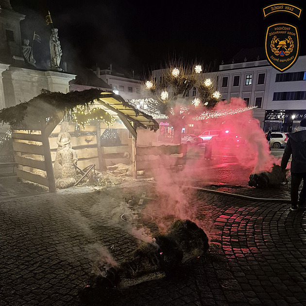 Svatá rodina v plamenech. Na kroměřížském náměstí hořel slaměný betlém