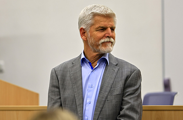 Zaručili se mi, že vyšší schodek nebude, říkal Pavel před rokem. Nyní Hrad mlčí