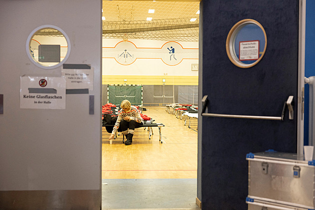 Naštvaný Berlín: starci spali v tělocvičně, migranti v hotelu. Selhání státu, píše tisk