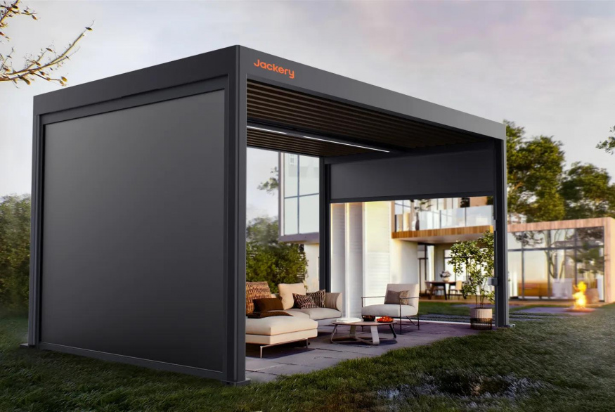 Zahradní altánek 21. století? Jackery na veletrhu CES vsadilo na soláry a baterii