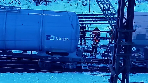 V Havlíčkově Brodě vykolejila cisterna s naftou. Provoz je omezený