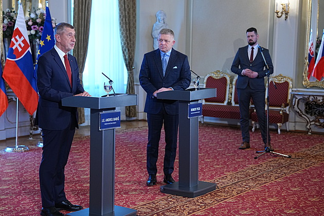 Babiš na Slovensku: s Ficem křísí společná jednání vlád, slíbil pomoc a našel inspiraci