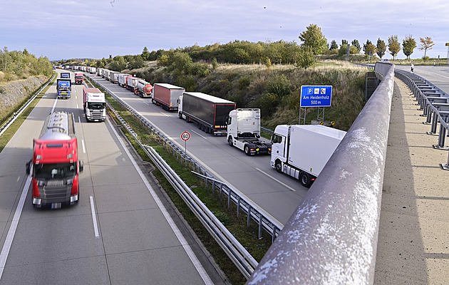 Pozor při cestách do Alp. V Německu a Rakousku nesmíte sjet z dálnice jen tak