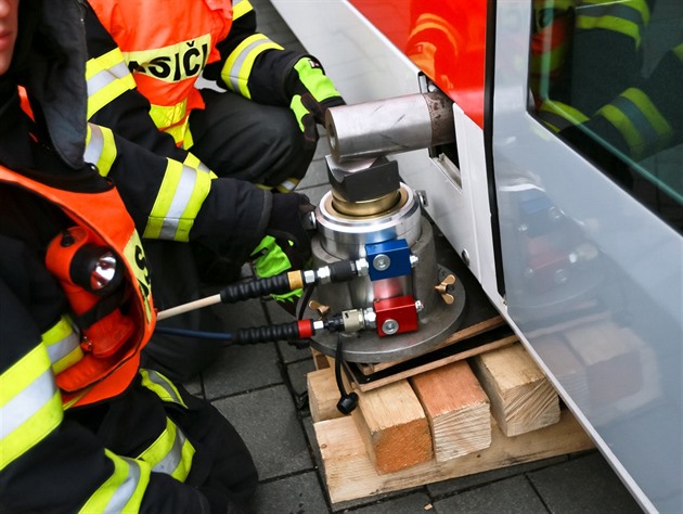 Starší ženu nedaleko centra Brna srazila tramvaj, na místě zemřela