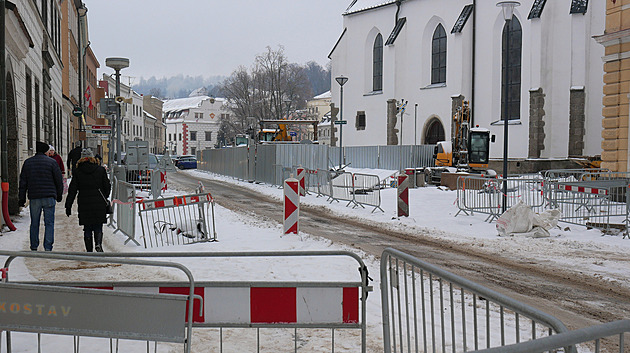 Kam kopneme, tam je problém. Harmonogram proměny centra Meziříčí je v troskách