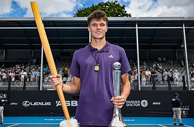 Senzace, dvojí česká radost! Menšík i Macháč získali před Australian Open titul