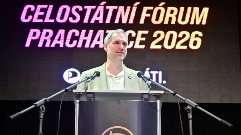 Hřib je znovu šéf Pirátů, Bartoš mu dal kšiltovku. Rozkopli jsme dveře, řekl staronový předseda