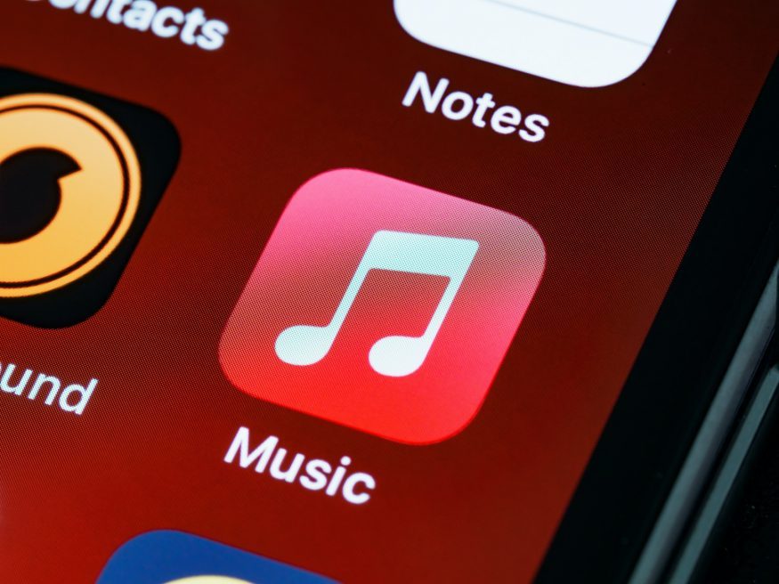 My aspoň nezdražujeme! Apple trefně vtipkuje na adresu konkurenčního Spotify