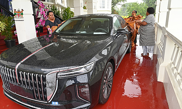 Diplomacie na kolech. Jak limuzíny a investice hýbou politikou v Pacifiku