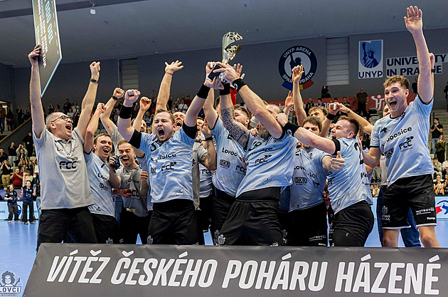 Ústecký kraj, házené ráj! Po Mostu oslavily pohár i Lovosice díky superfiniši
