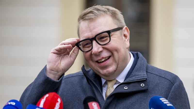 Zastropování důchodů na 65 letech od ledna nebude. Podle Juchelky dojde ke změně později