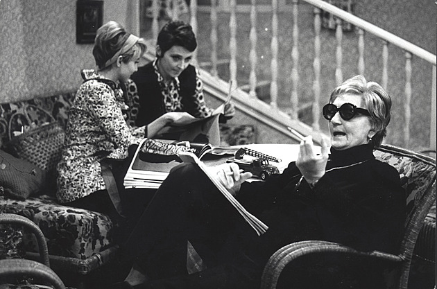 Hlášky z něj lidé stále milují. Seriál Taková normální rodinka však u režimu narazil