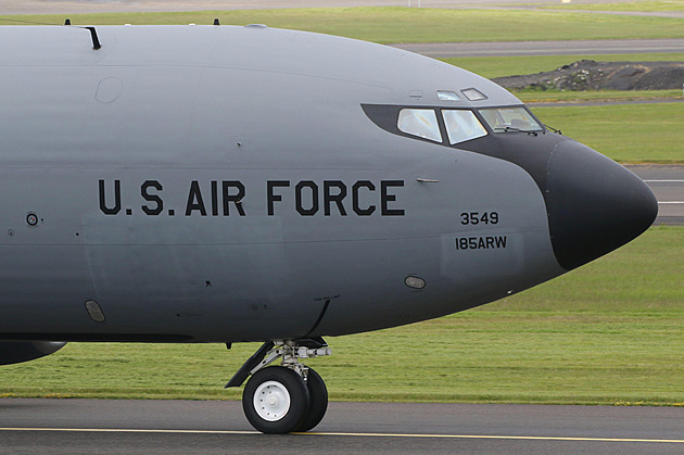 V Iráku se zřítil tankovací letoun USA. Armáda hlásí šest mrtvých