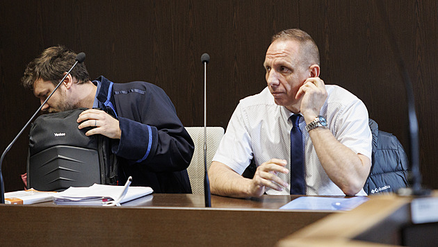 Neměl jsem pokyn kontrolovat branky, hájí se muž souzený za smrt dítěte na hřišti