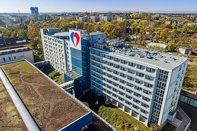 Že jsou pacienti ze studie s defibrilátory v pořádku? Moje máma zemřela, líčí Martin