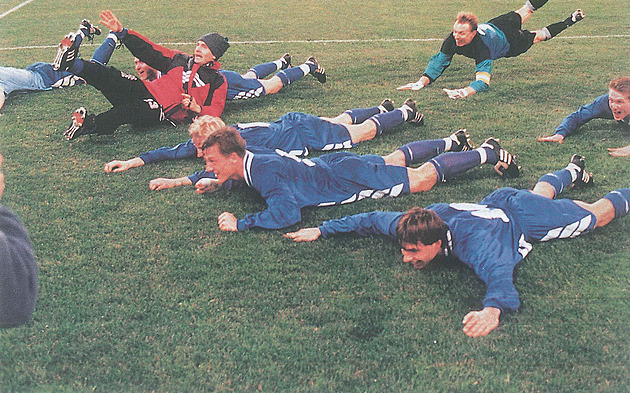 RETRO: Třicet let od zázraku v Římě. Mikrobus hořel a slávisté šli za papežem