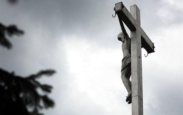 Velký pátek přináší přísné zákazy. Proč se nesmí prát, kopat ani přijímat dary