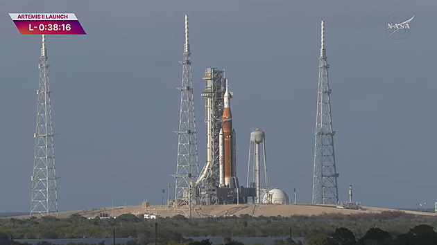 Astronauté vyrazili na historickou cestu k Měsíci. Vrátí se za deset dní