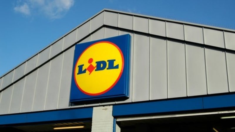 Zákazník přinesl do obchodu téměř tisíc prázdných lahví. Odnesl si rekordní sumu peněz