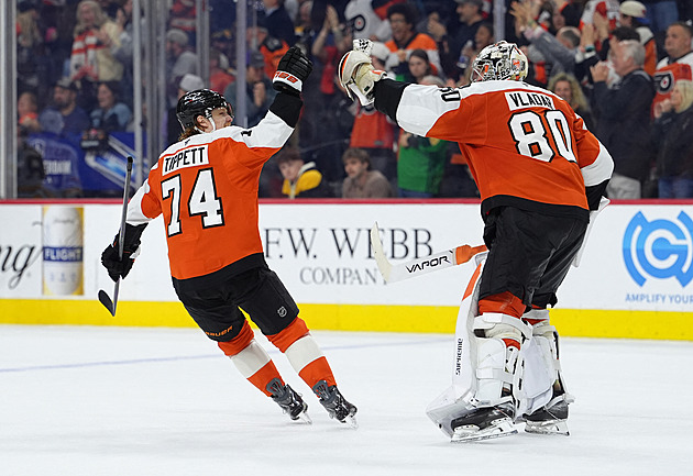 Zacha, Pastrňák a Chmelař v NHL bodovali, Vladař byl třetí hvězdou duelu