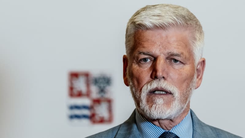 Pavel vzdoruje Babišovi: Na summit NATO jet hodlám. Odkázal se na ústavu i zvyklosti