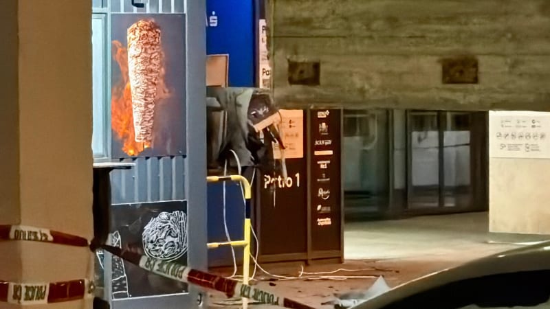 Policie dopadla čtyři podezřelé, kteří měli odpálit bankomaty. Došla si pro ně zásahovka