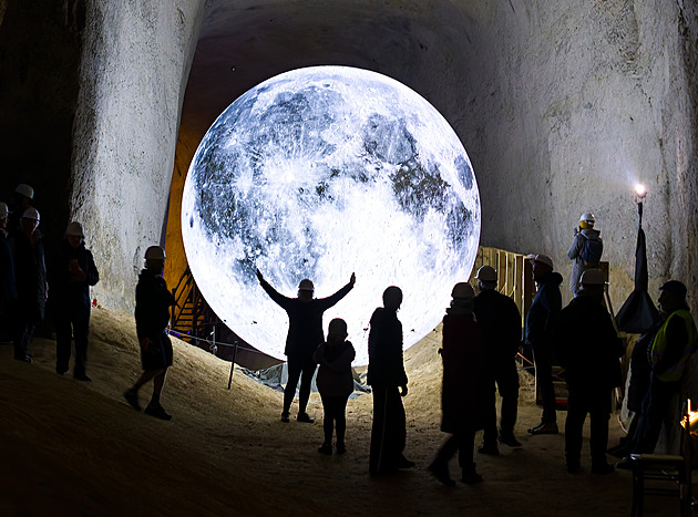 OBRAZEM: Unikátní prostory kaolinového dolu v Nevřeni se proměnily ve vesmír