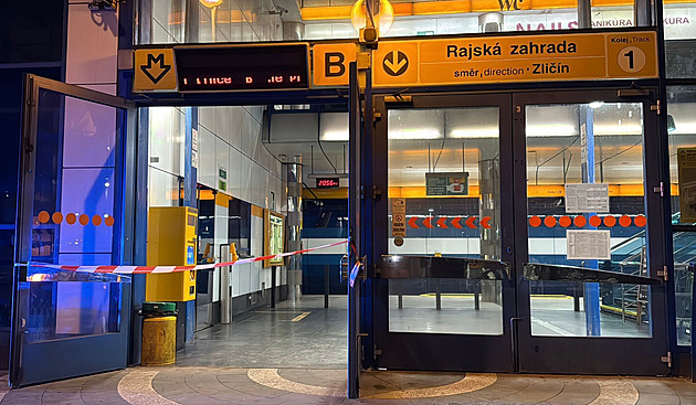 Stanice metra Rajská zahrada a Černý Most byly uzavřené kvůli požáru střelnice