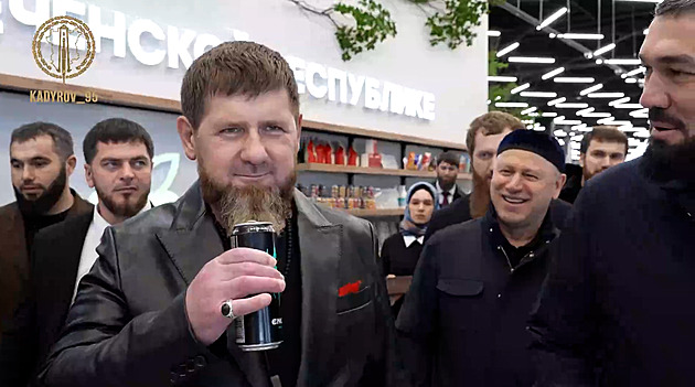 Kadyrovův syn rozjel vlastní byznys. Energy drink se podobá západní značce