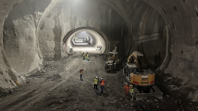 OBRAZEM: Ražby na prvním úseku metra D finišují. Nahlédněte do tunelů
