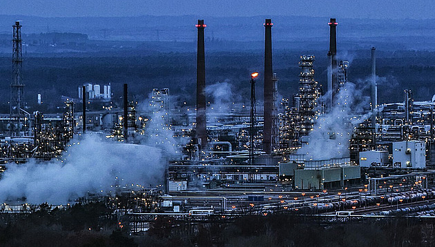 Rusko může v Německu rozpoutat ropnou krizi. Nahrálo by tím AfD