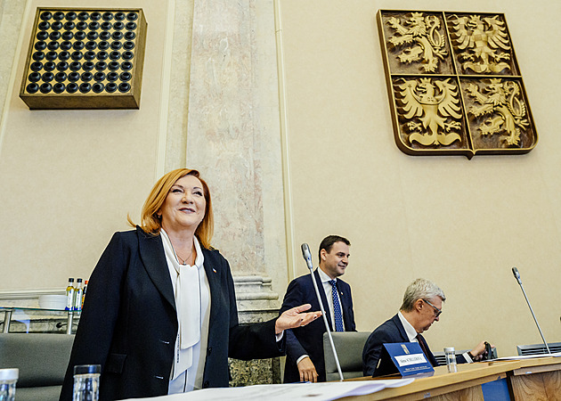 Vláda schválila EET. Chce spropitné osvobodit od daní a vrátit i školkovné