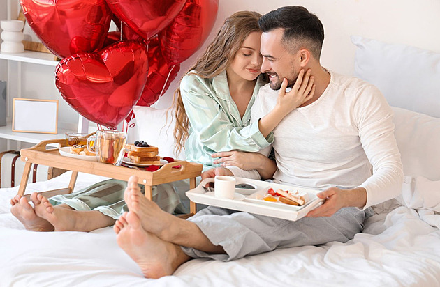 Snídaně do postele ke Dni matek: Recepty, které hravě zvládnou děti i tatínkové