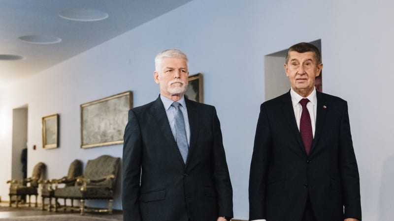 ON-LINE: Babiš míří za Pavlem. Budou jednat o summitu NATO, Macinka účast prezidenta odmítá