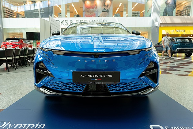 Dvě české předpremiéry v brněnském obchodě. Nové elektrovozy hvězdami výstavy